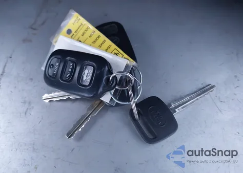 2004 Toyota Camry Le z USA, uszkodzony, nr VIN 4T1BE32K04U877964